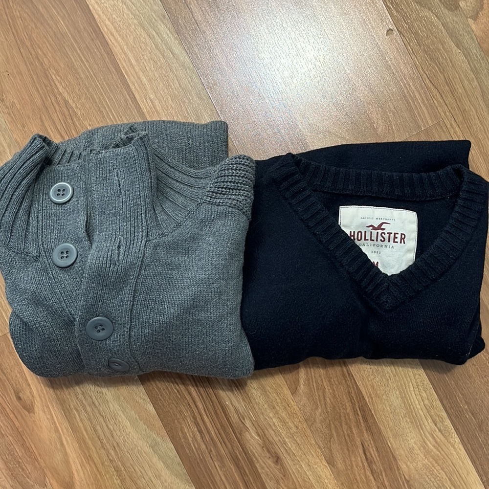 2 Mens Size Medium sweaters (Hollister, Express)